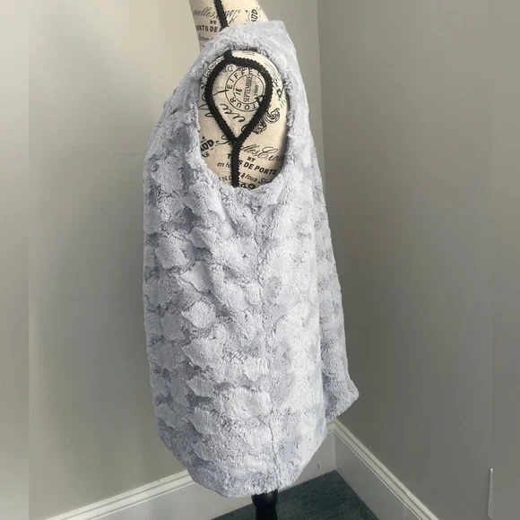 SADIE & SAGE ladies vest. Bag 12 - Picture 5 of 7